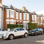 Spacious Apartment near Portobello Road