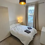 Beautiful 4 Bedroom House With Separate Office & Garden