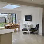 Beautiful 4 Bedroom House With Separate Office & Garden