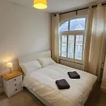 Beautiful 4 Bedroom House With Separate Office & Garden