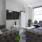 2 Bedroom Apartment By Arhouse Apartments Short Lets & Serviced Accommodation Oxford St With Free Wifi
