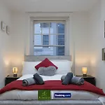 2 Bedroom Apartment By Arhouse Apartments Short Lets & Serviced Accommodation Oxford St With Free Wifi