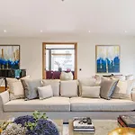 Luxury Flat With Access To Pool, Spa And Gym