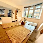 Beautiful 5 Bedroom House In Central London