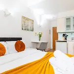 Clarges - Hsk Suites