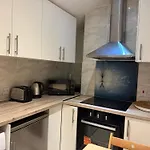 Hyde Park Comfortable Family Apartment
