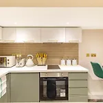 Stylish Gem Next Transport Easy Access Ctr London