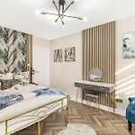 Stylish Gem Next Transport Easy Access Ctr London