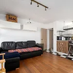 Guestready - Stylish Skyline Views, Central London