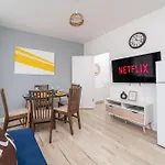 Canning Town 4 Bed Flat Sleeps 7- For Groups, Families And Contractors- With Free Parking