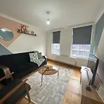 Cosy 1 Bedroom Flat Steps From Turnpike Ln Station London