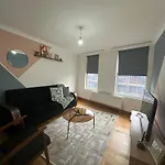 Cosy 1 Bedroom Flat Steps From Turnpike Ln Station London