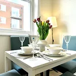 Chic Marylebone Village W Premium Mattress And 55 Inch Tv, By The Design Traveller