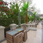 Pembridge Palace Hotel