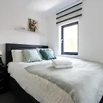 Stylish Modern Apartment By Aldgate East Station 5