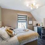 Charming Studio In Excellent Location 10