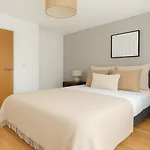 Spacious 1Br Flat In Hackney - Modern & Bright