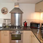2 Bedroom House -Ealing