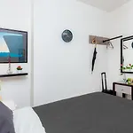 Sidney Street - Deluxe Guest Room
