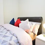 Beautiful Two Bedroom Apt Near London O2 Arena