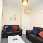 Beautiful Two Bedroom Apt Near London O2 Arena