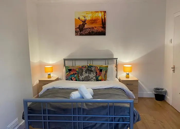 Central Stratford Cozy Double Room