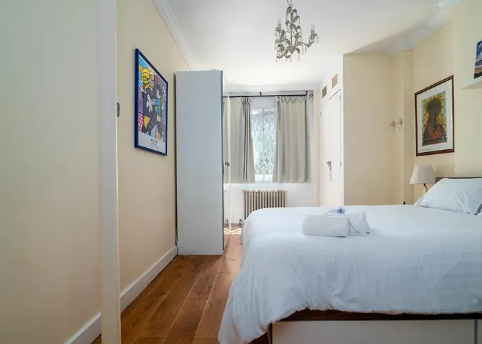 Guestready - Former Pub-Turned-One Bedroom Flat