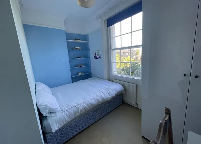 Beautiful 5-Bedroom Townhouse