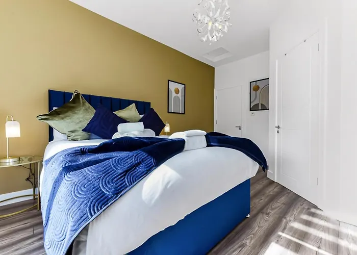 Lovely Two Bedroom With Ensuite Bathrooms
