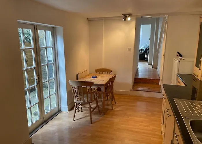 Beautiful Ground Floor Garden Flat