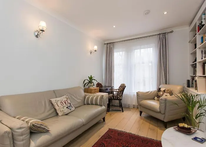 2 Bed Room Flat Near Westfield, West London