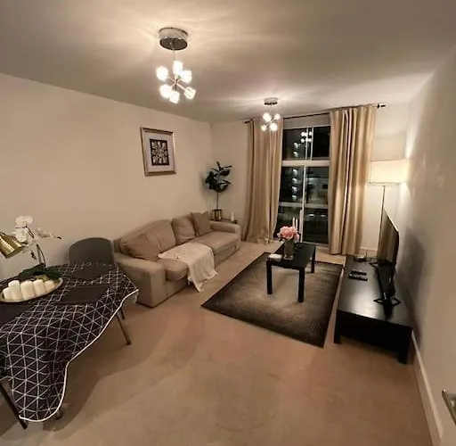 One Double Bedroom Apartment On Chelsea Bridge!