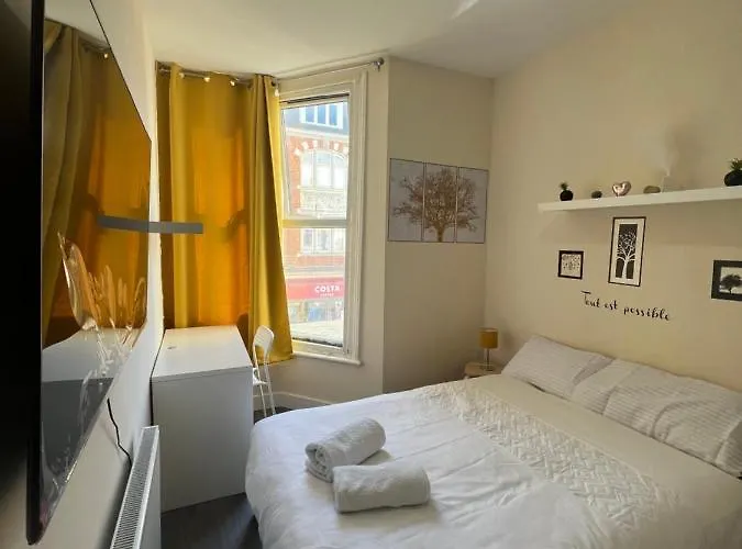 Small Cosy 2 Room Flat With 2 Double Beds