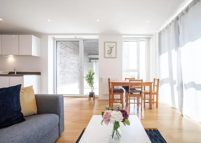 La Creme 1 Bed Apartment - Canning Town