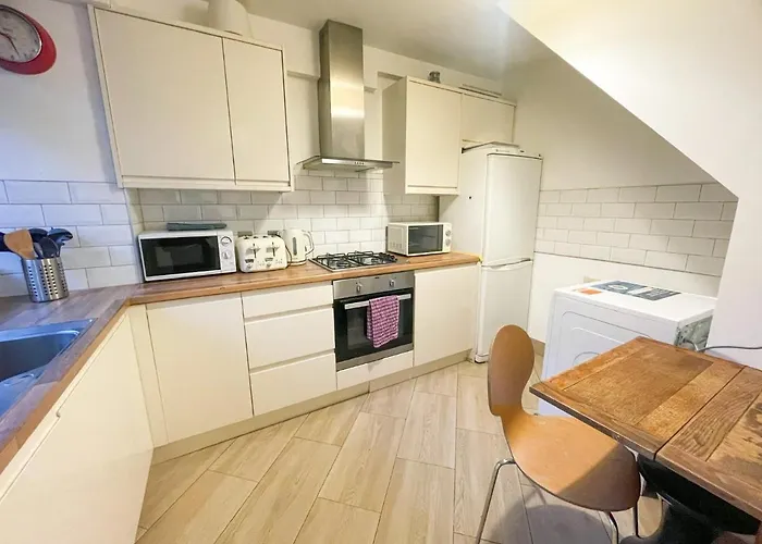 Flat 4, Kingsbury House