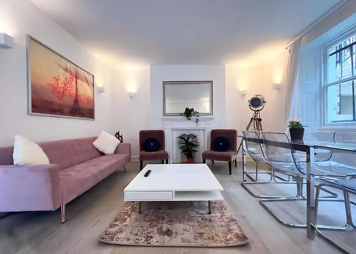 Hyde Park Two Bedroom Apartment