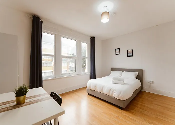 Great Rooms In Plaistow