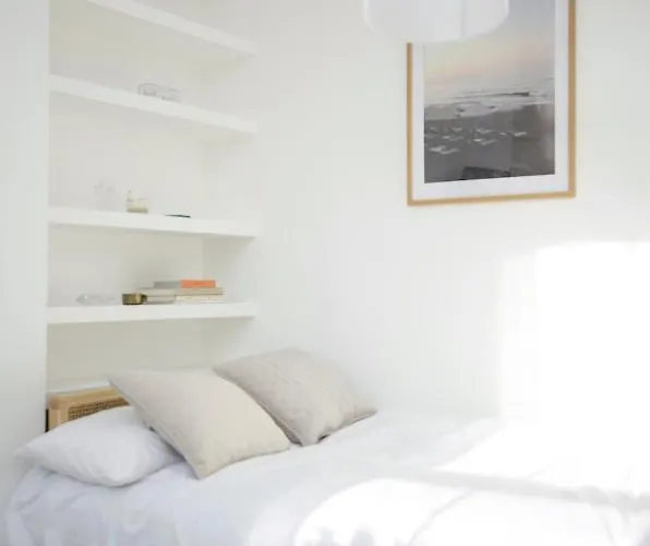 Sun Drenched 1 Bedroom Apartment In Farringdon
