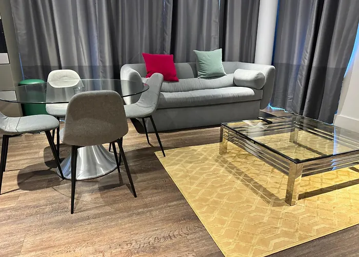 Phoenix 2 Bedroom Apartment In London