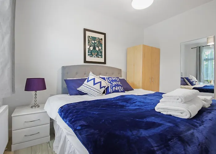 Modern 2 Bed East London Home By Rebby Properties Sleeps 5 Near Canning Town Station
