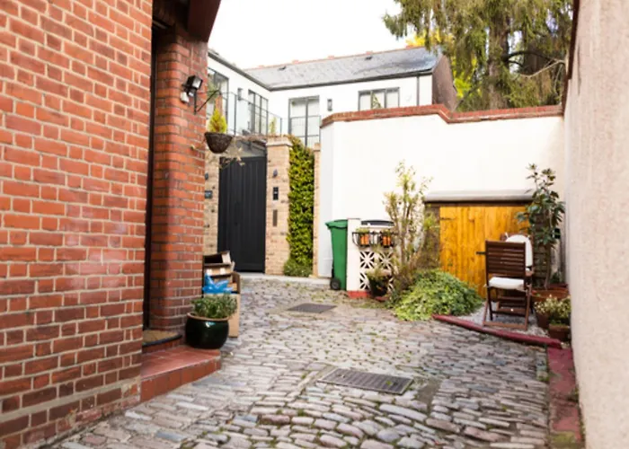 Hampstead 19Th Century Village Cottage