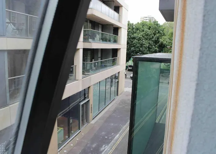 3-Apartment Complex For Large Group Bookings.