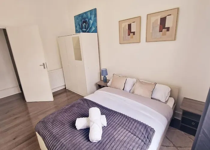 2 Bed Apartment, Near Canary Wharf, O2, Excel, Airport