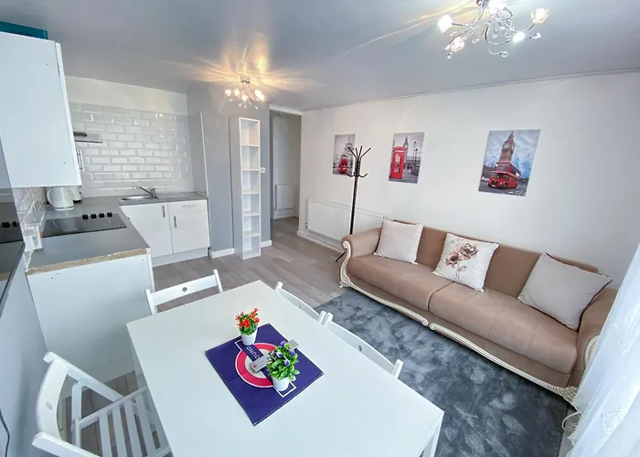 2 Bedroom Flat, Dalston Junction, London