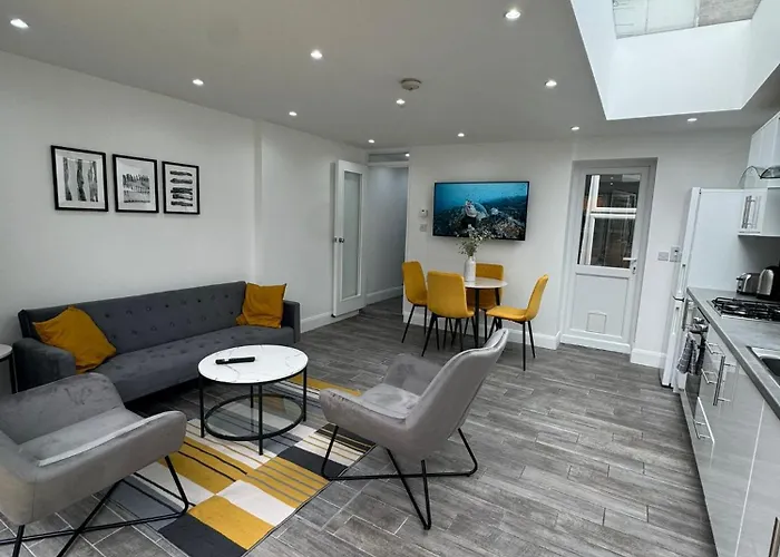 2 Double Bedroom Garden Flat In Acton,London