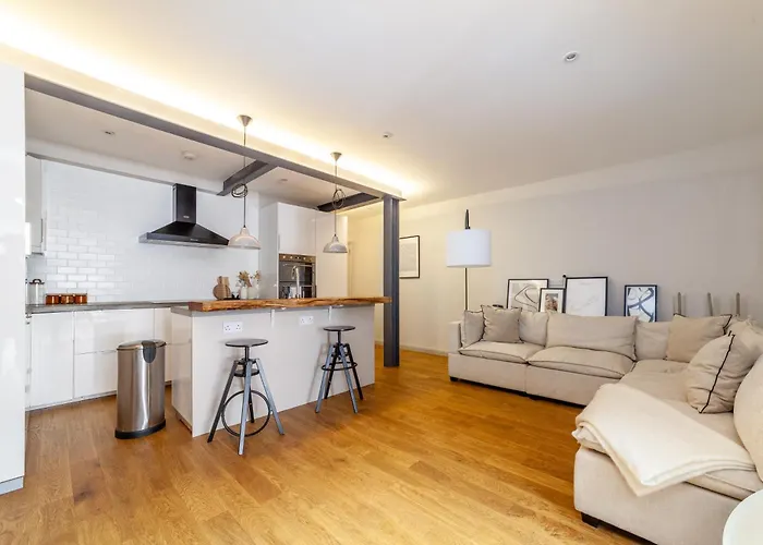 Stylish & Central 2-Bed, 2-Bath In Notting Hill