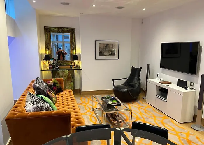 Luxurious 2 Bedroon Flat In The Heart Of London