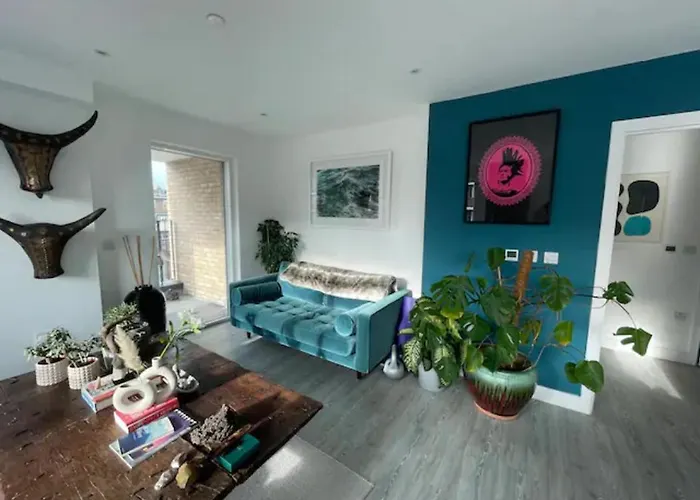 Dalston Jungle Room