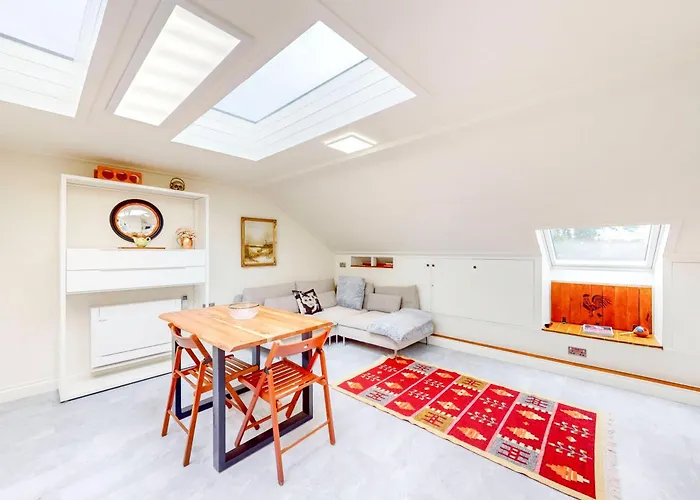 2Bed Home With Free Parking - 40Min To City Centre
