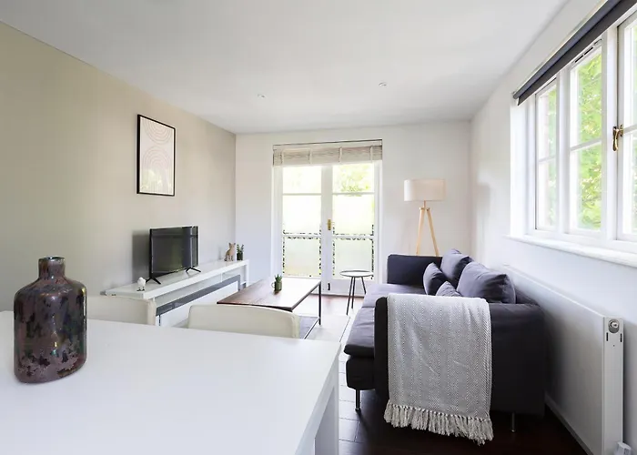 Chelsea Harbour Luxury Apartment